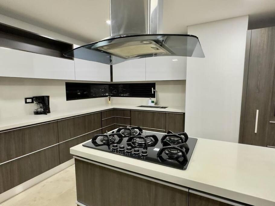 1301 Luxury Penthouse, Poblado Apartamento *