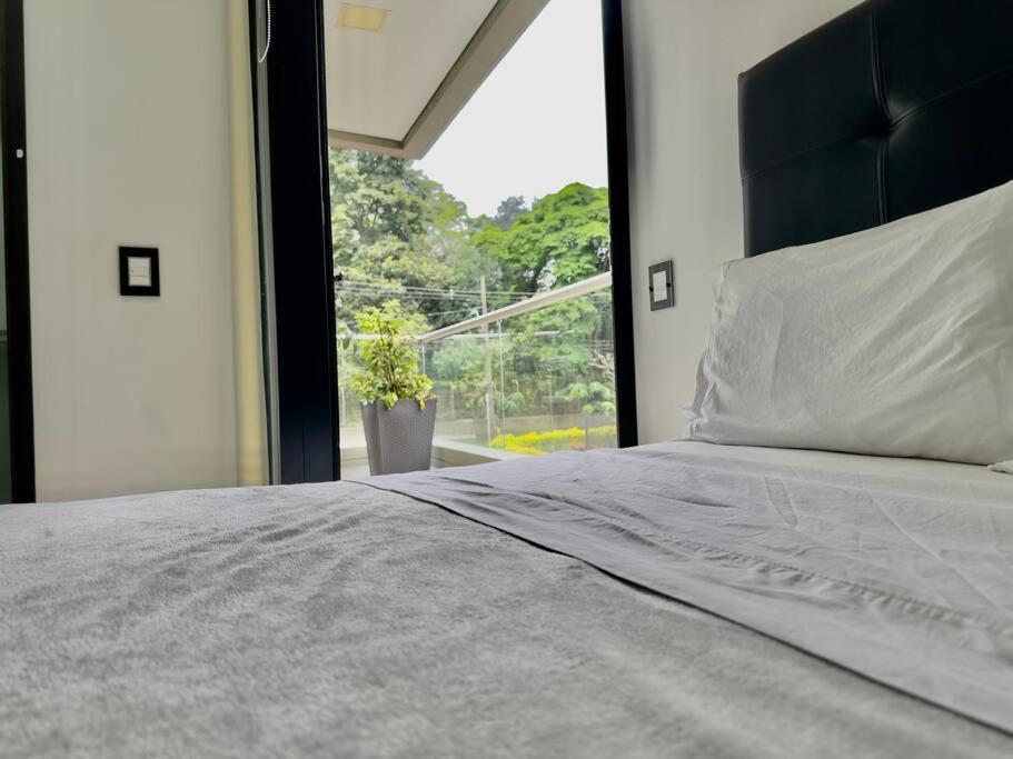 Apartment 202 Family Haven In El Poblado: Spacious & Charming