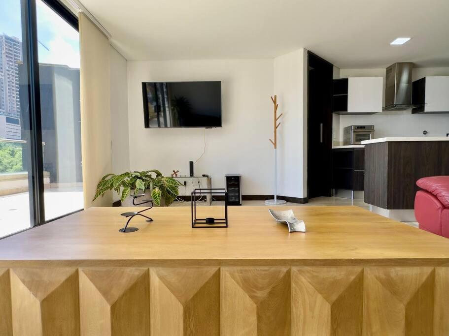 202 Family Haven In El Poblado: Spacious & Charming Apartment