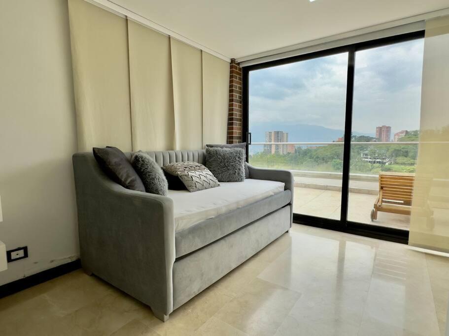 202 Family Haven In El Poblado: Spacious & Charming Apartment