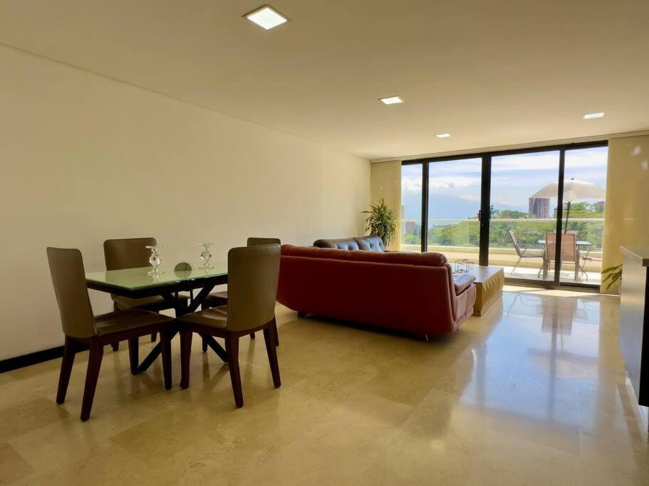 202 Family Haven In El Poblado: Spacious & Charming * Medellin