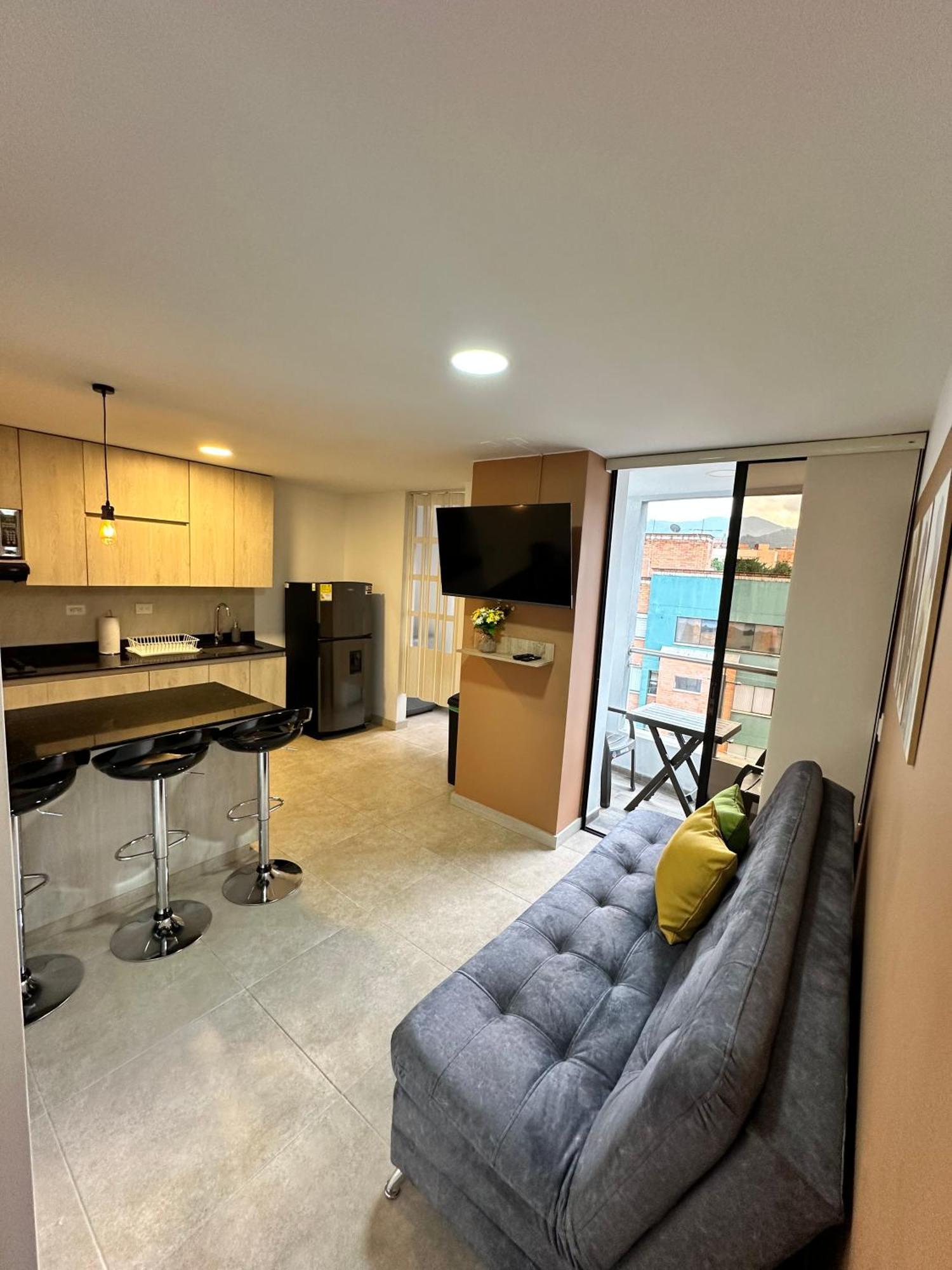 Apartamento En Laureles Cerca A La 70 Y Estadio - 702 Medellín