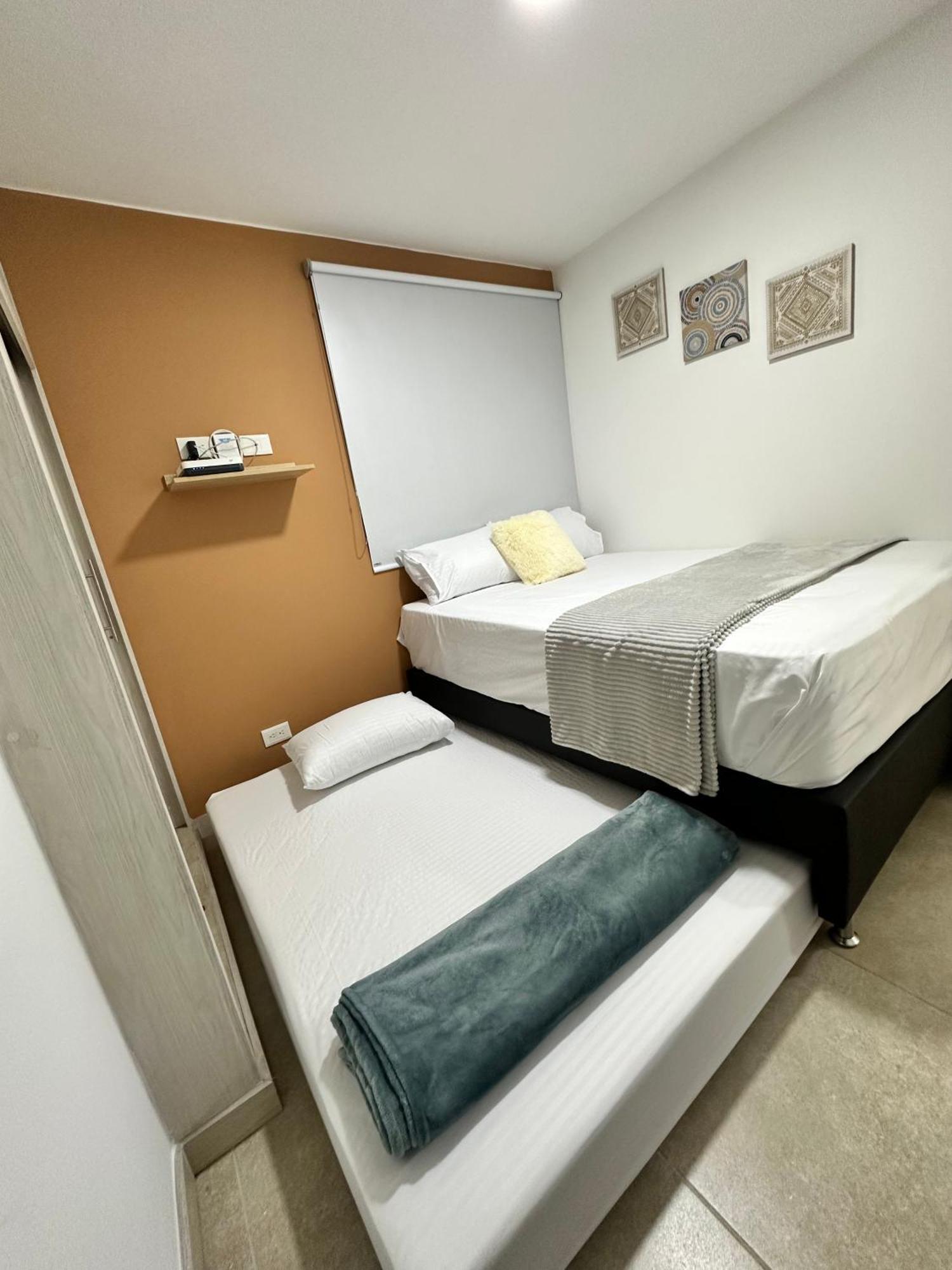 Apartamento En Laureles Cerca A La 70 Y Estadio - 702 *