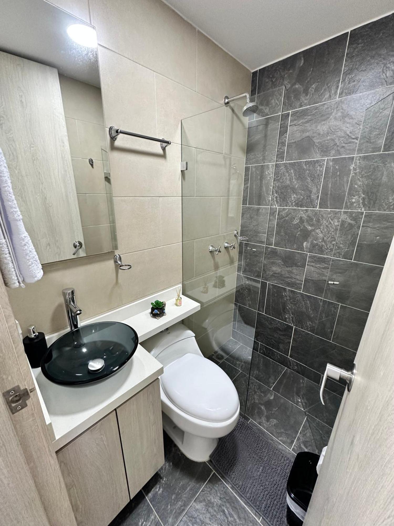 Apartamento En Laureles Cerca A La 70 Y Estadio - 702 Medellín