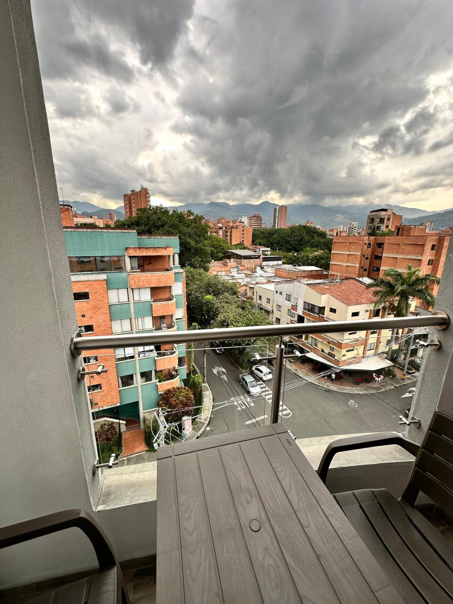 En Laureles Cerca A La 70 Y Estadio - 702 Apartamento *