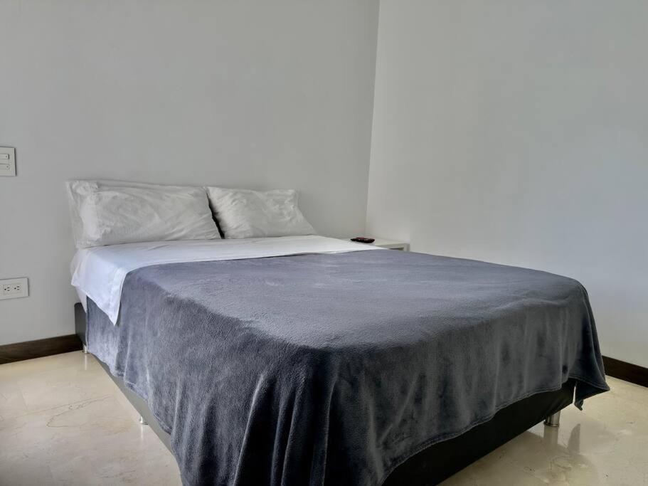 502 El Poblado: Beautiful & Ample Space For Families Medellín