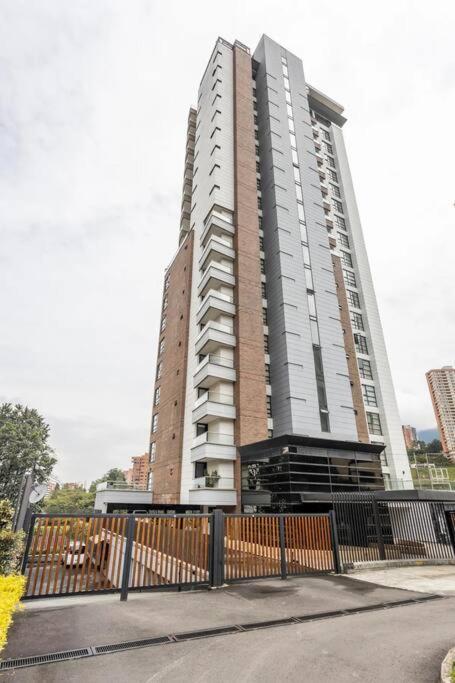 502 El Poblado: Beautiful & Ample Space For Families