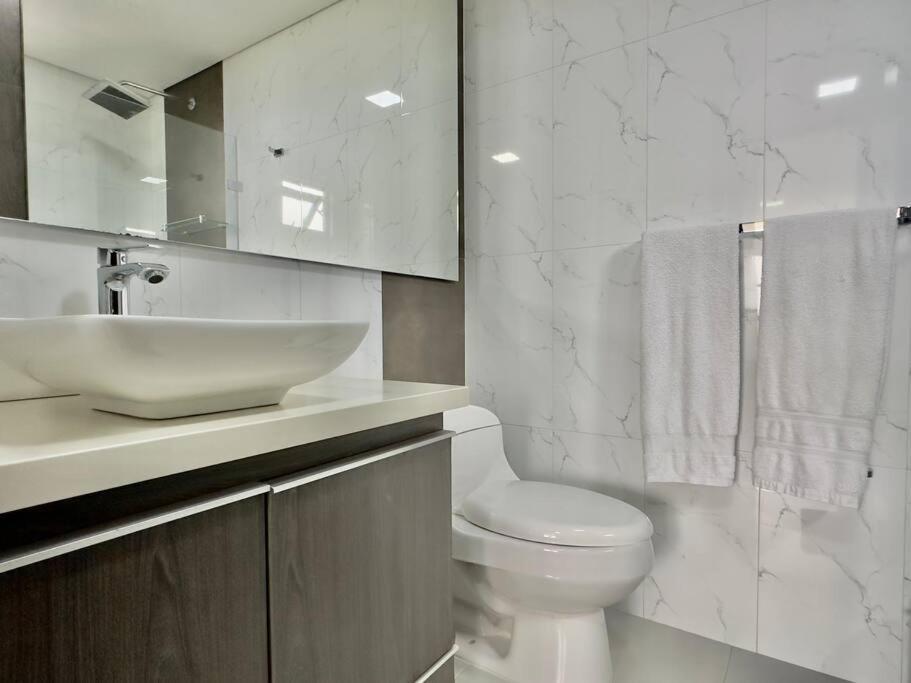 Apartamento 502 El Poblado: Beautiful & Ample Space For Families Medellín