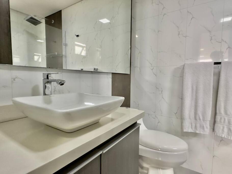 Apartamento 502 El Poblado: Beautiful & Ample Space For Families Medellín