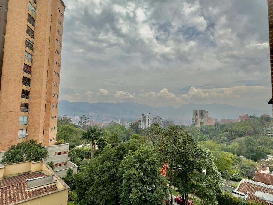 502 El Poblado: Beautiful & Ample Space For Families * Medellín