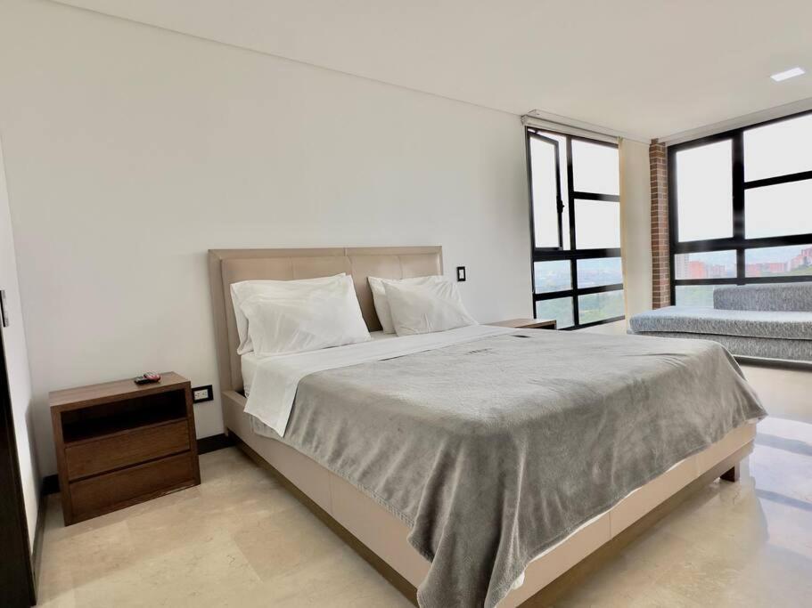 Apartamento 502 El Poblado: Beautiful & Ample Space For Families *