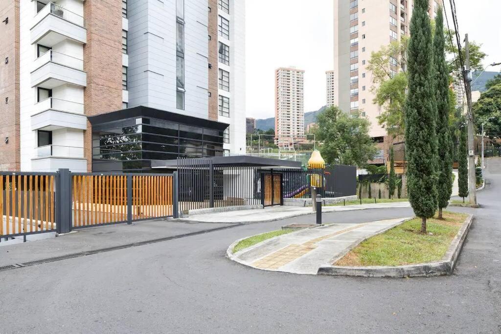 502 El Poblado: Beautiful & Ample Space For Families *