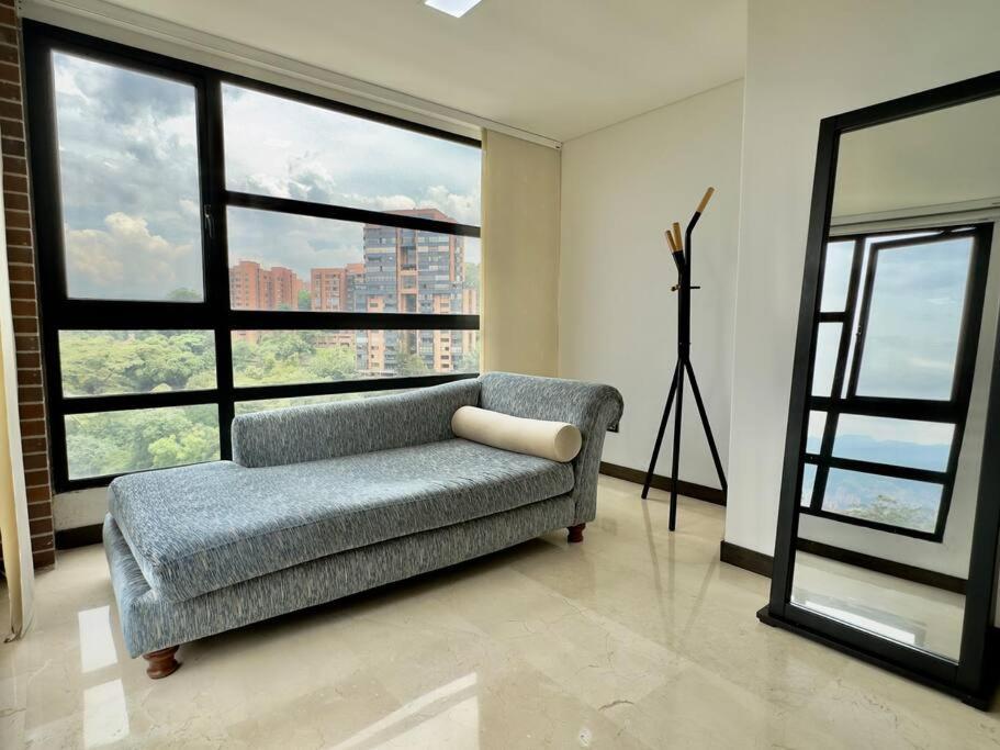 502 El Poblado: Beautiful & Ample Space For Families Medellín