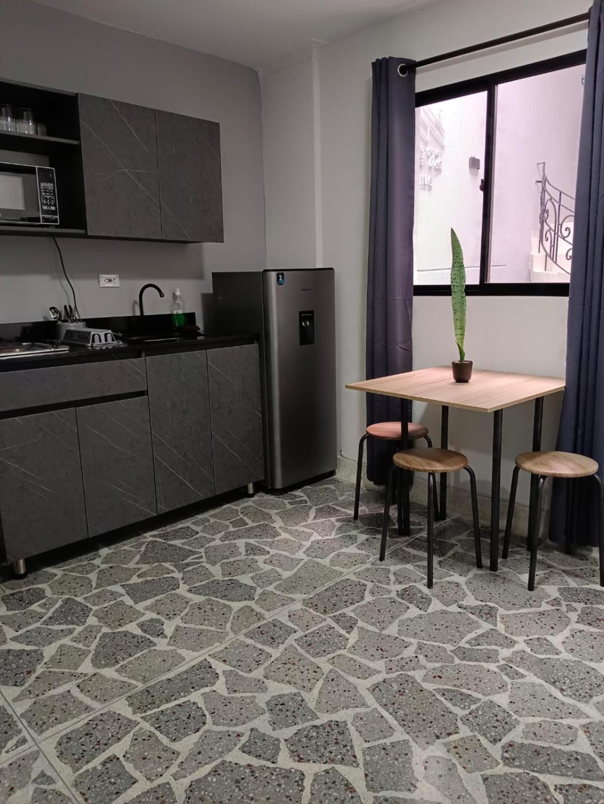 Apartamento 102 En Laureles Cerca Al Estadio Y La 70