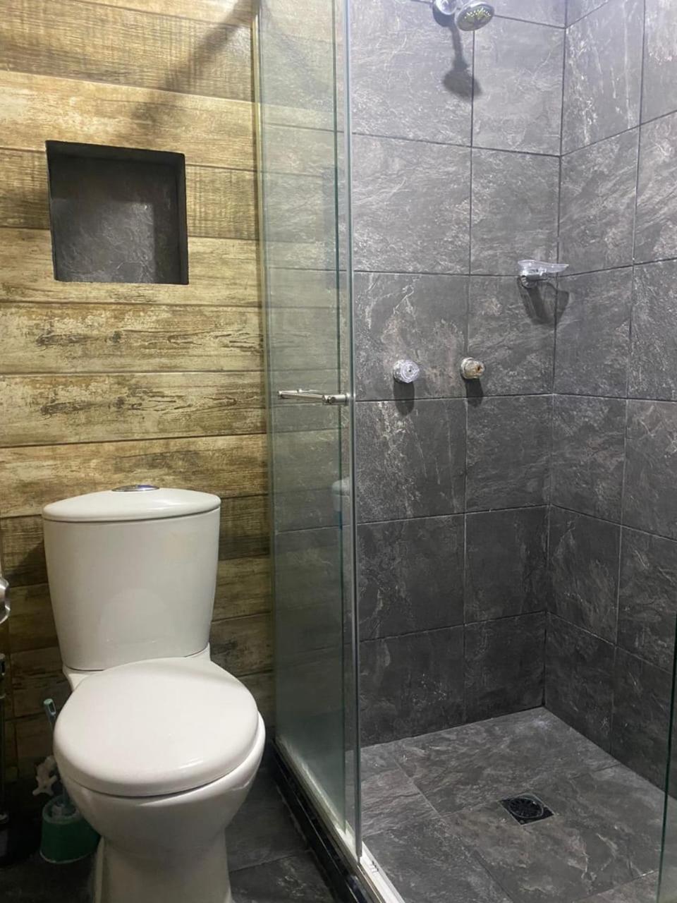 Apartamento E1 Aire Acondicionado 100mt2, 4 Habtaciones En La Mejor Zona, Laureles Estadio *