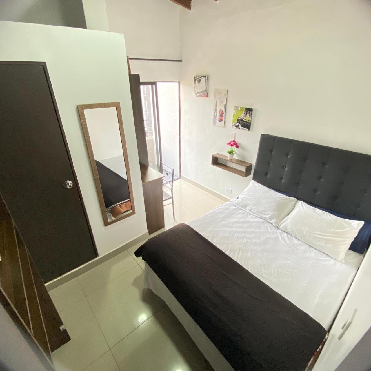 Apartamento 31 Con Balcon En Laureles Estadio *