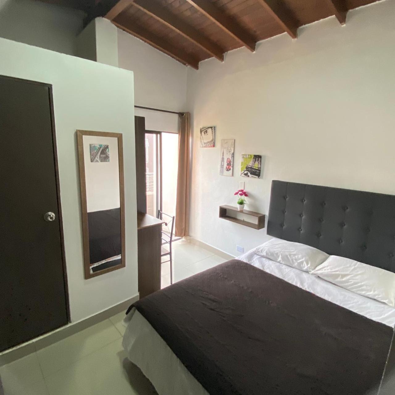 Apartamento 31 Con Balcon En Laureles Estadio *