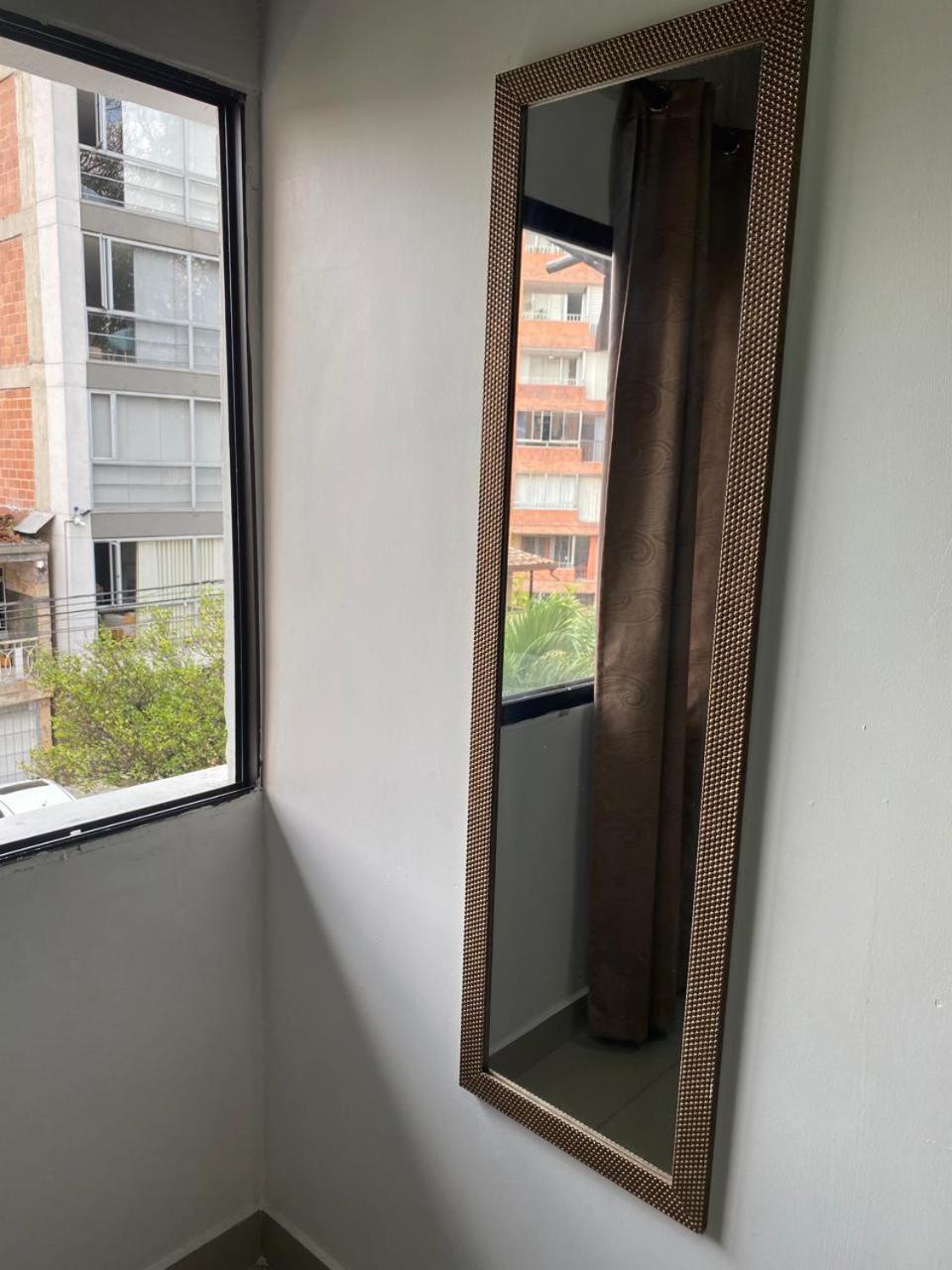 Apartamento 31 Con Balcon En Laureles Estadio *