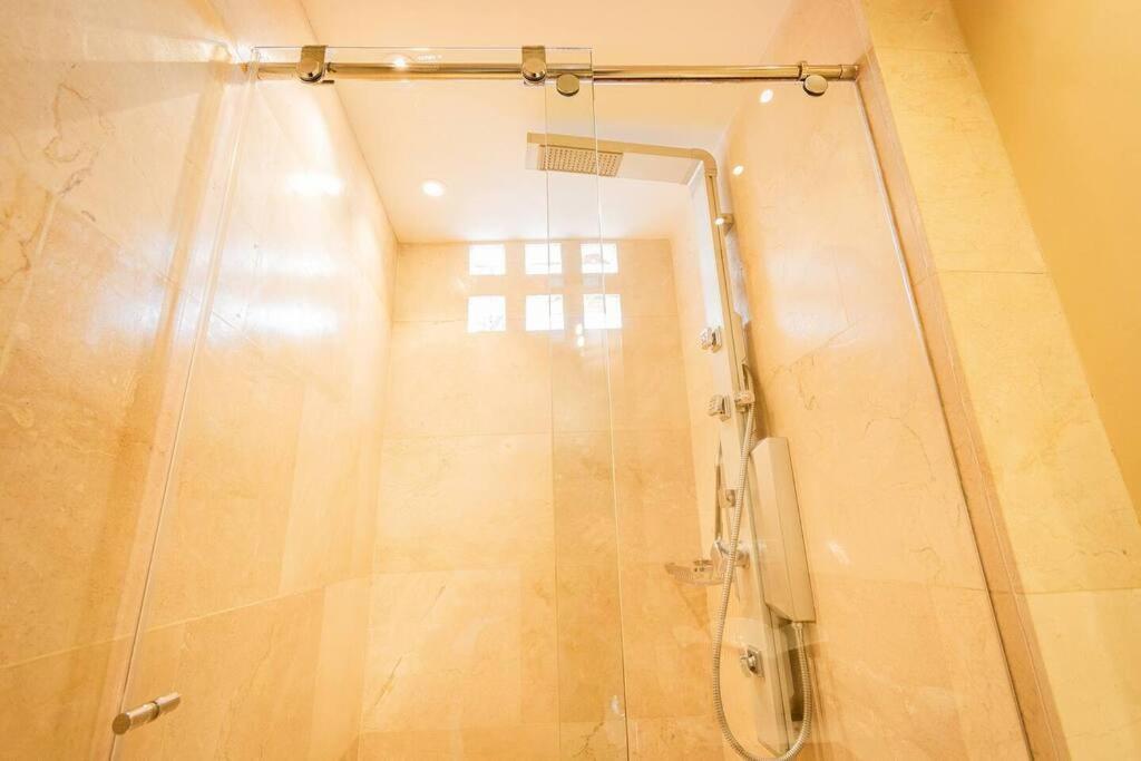 Stylish Loft, Balcony, Fast Internet, Parking 210 Apartamento *