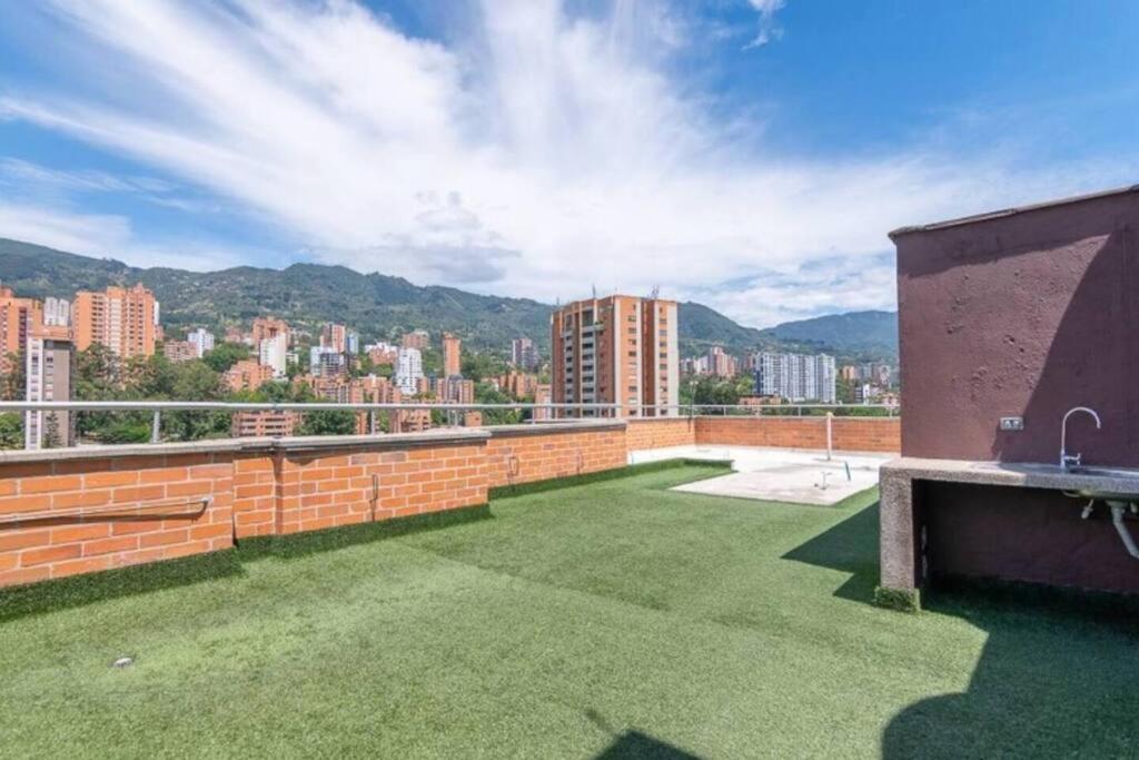Apartamento Stylish Loft, Balcony, Fast Internet, Parking 210