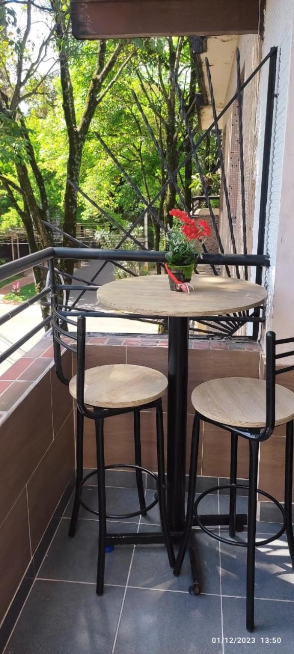 Apartamento 22 3 Con Balcon En Laureles Estadio
