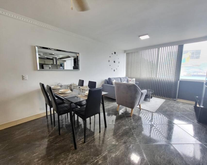 Apartamento Center Flats - In El Poblado Near Park Lleras, Medellin! Medellín
