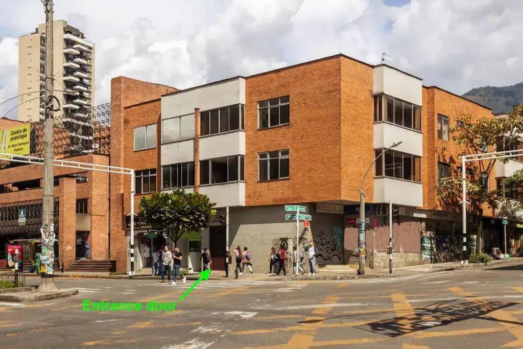 Center Flats - In El Poblado Near Park Lleras, Medellin! Apartamento