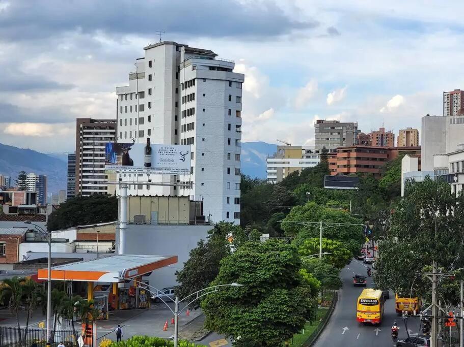 Center Flats - In El Poblado Near Park Lleras, Medellin! Apartamento Medellín