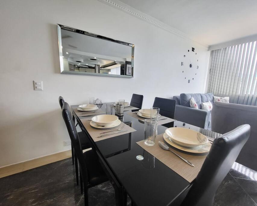 Center Flats - In El Poblado Near Park Lleras, Medellin! Apartamento