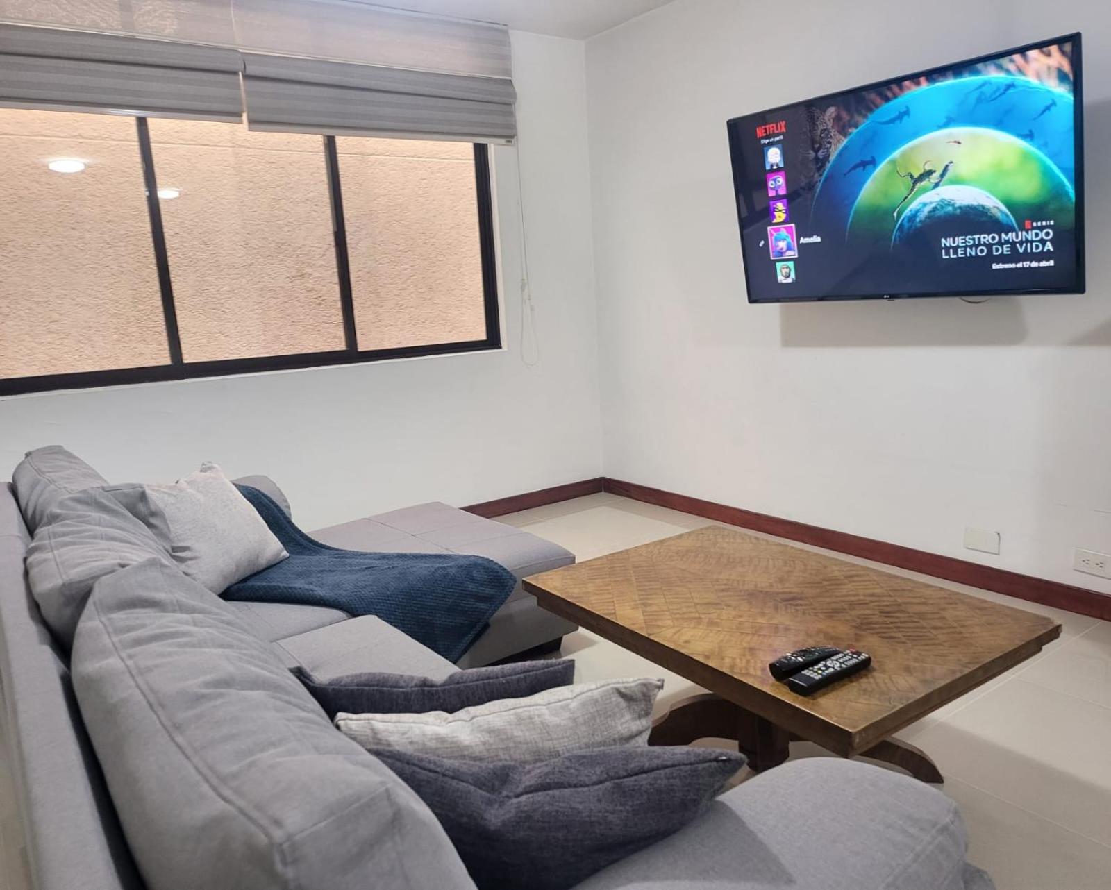 Apartamento Center Flats - In El Poblado Near Park Lleras, Medellin!