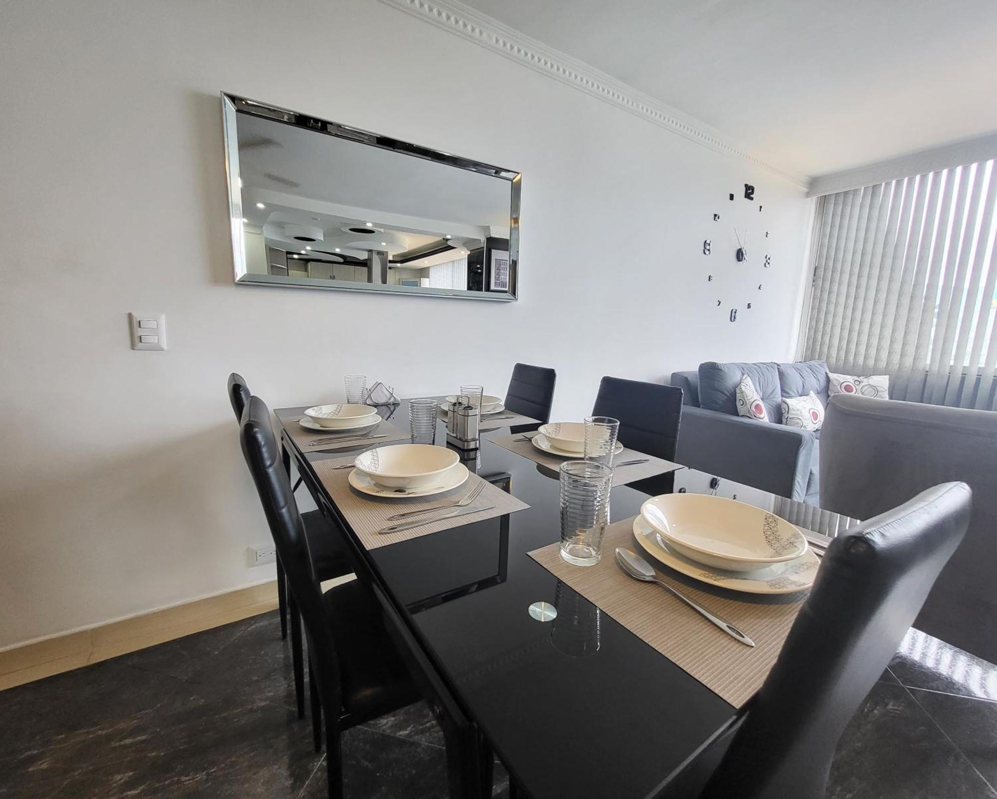 Center Flats - In El Poblado Near Park Lleras, Medellin! Apartamento
