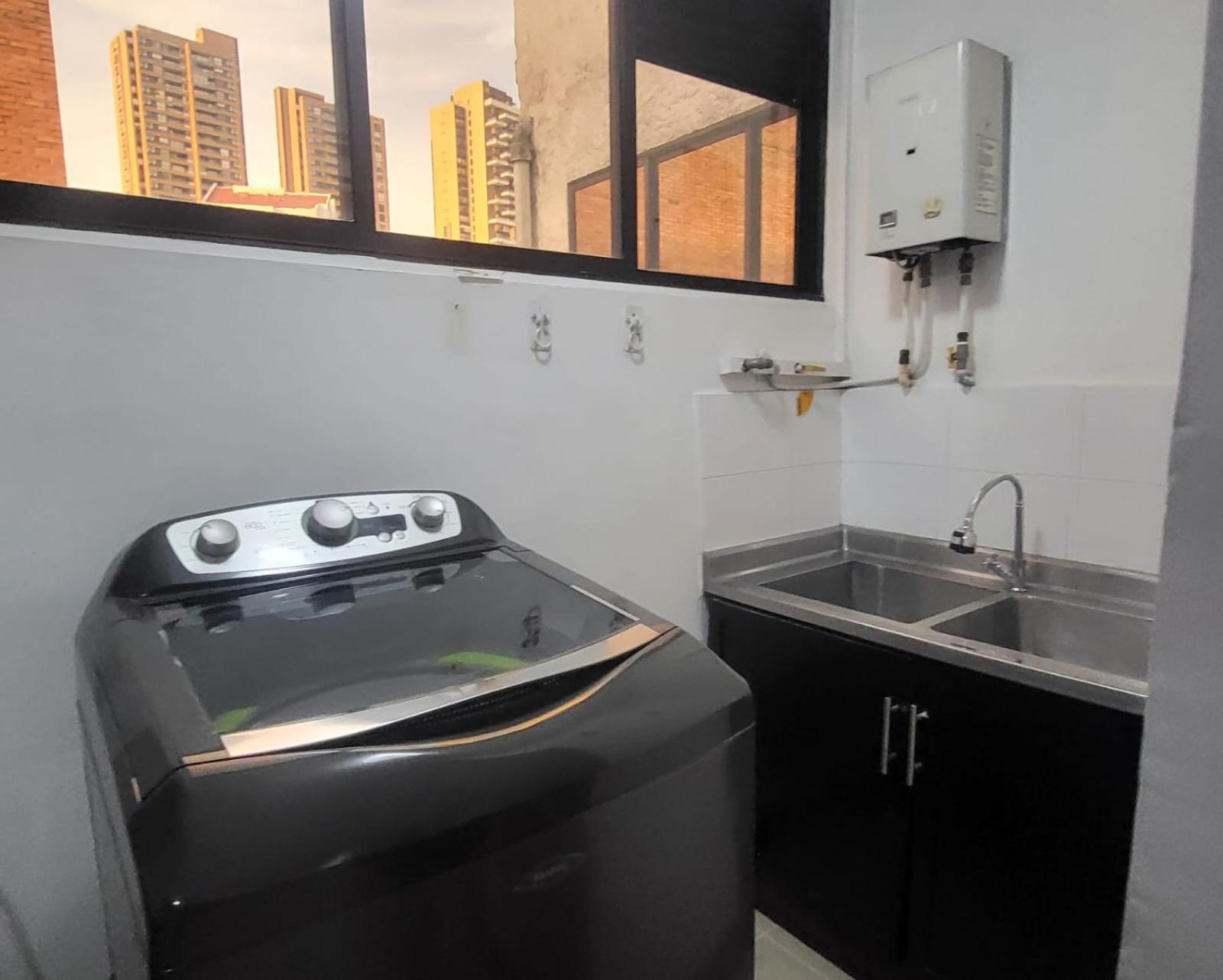 Center Flats - In El Poblado Near Park Lleras, Medellin! Apartamento Medellín