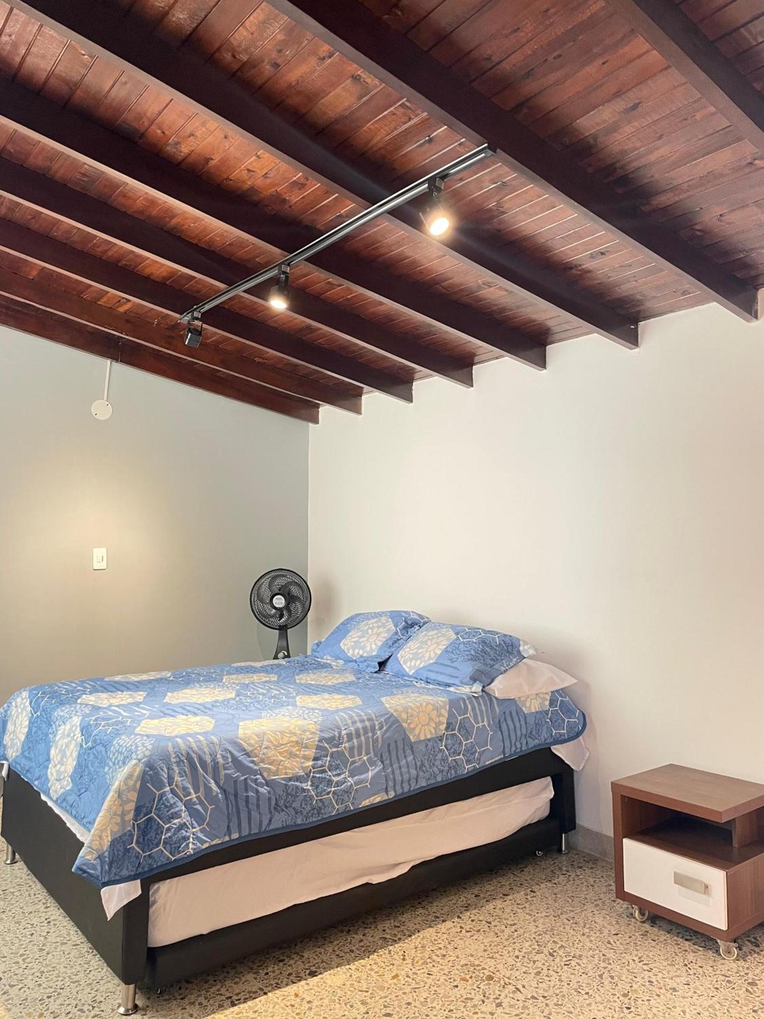 Habitación en casa particular Habitacion Comoda En Laureles, Estadio *