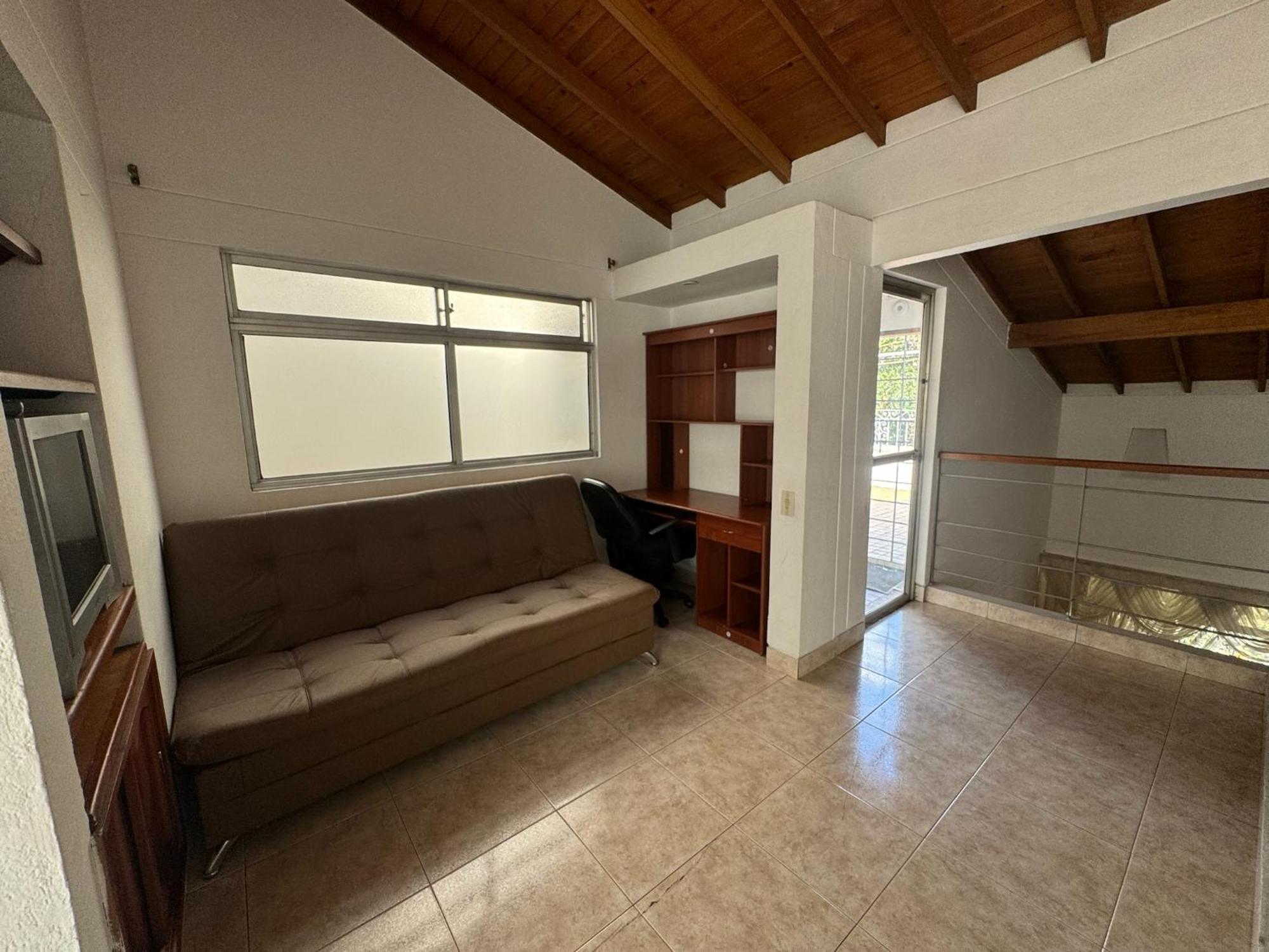 Casa Entera-cerca A Mall La Y Estacion De Tranvia Medellin
