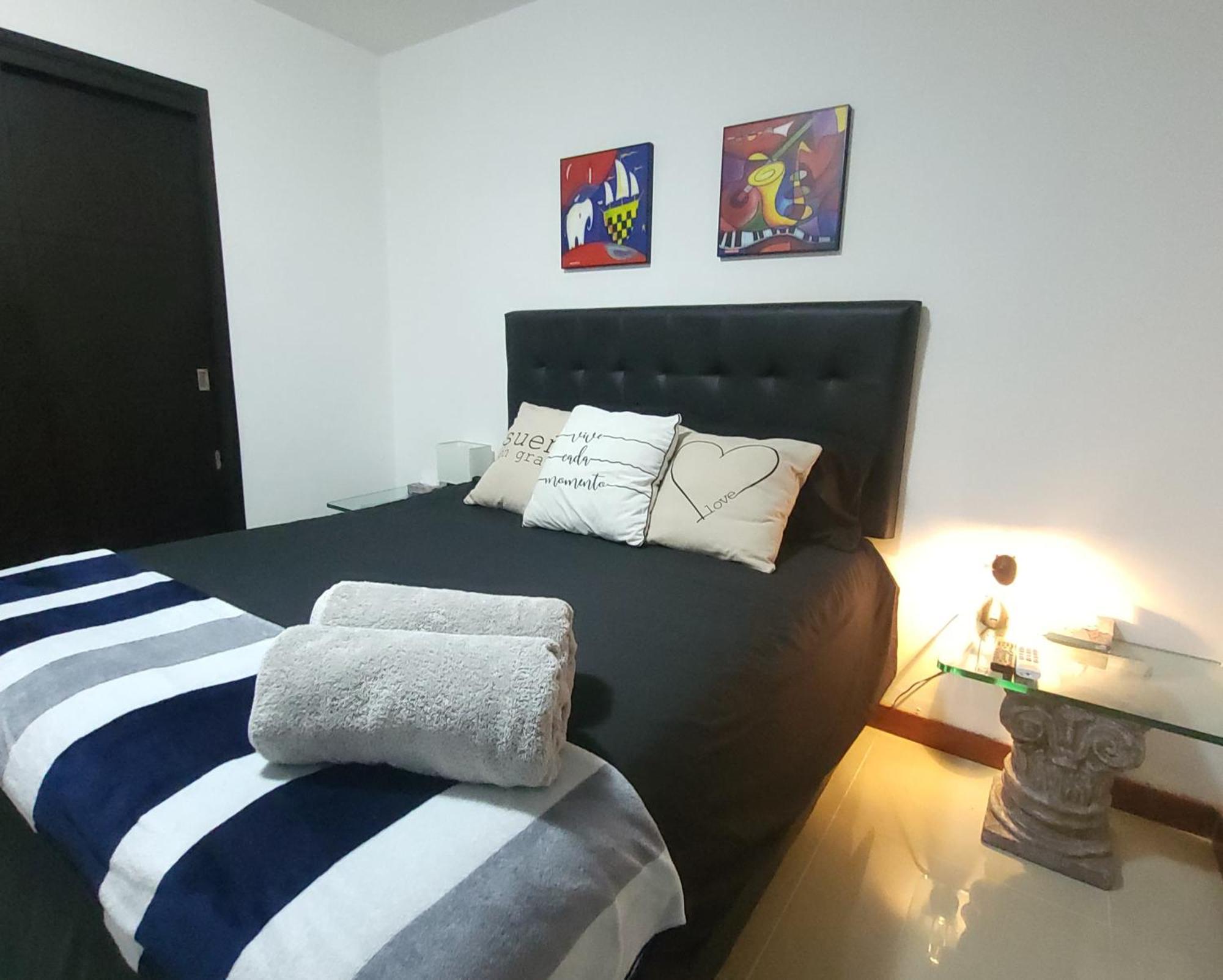 Apartamento Center Flats - In El Poblado Near Park Lleras, Medellin! *