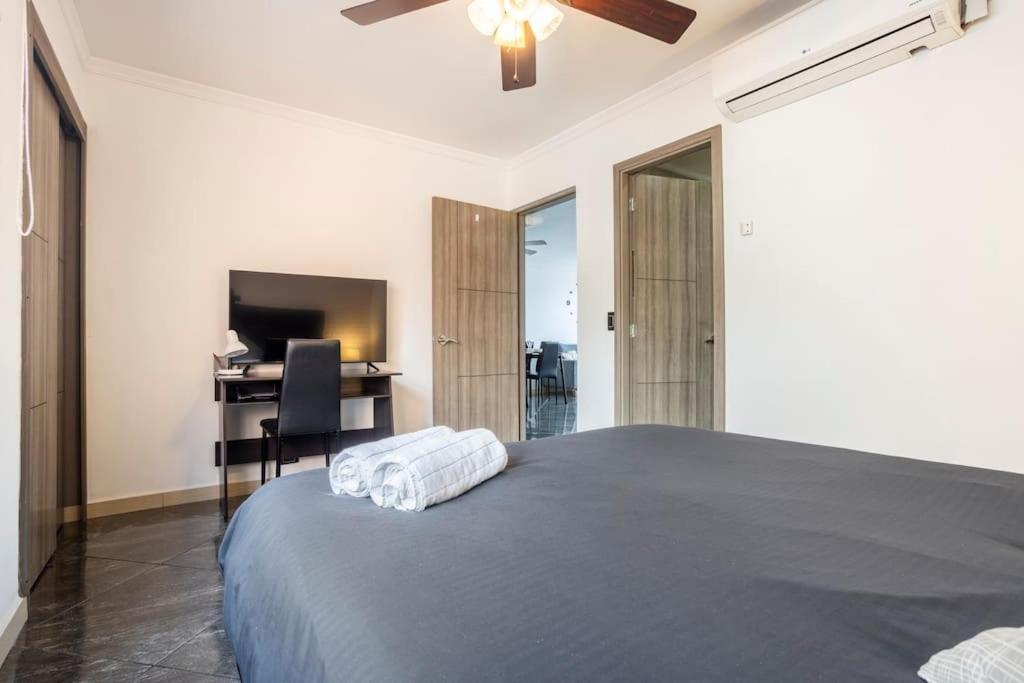 Apartamento Center Flats - In El Poblado Near Park Lleras, Medellin! *