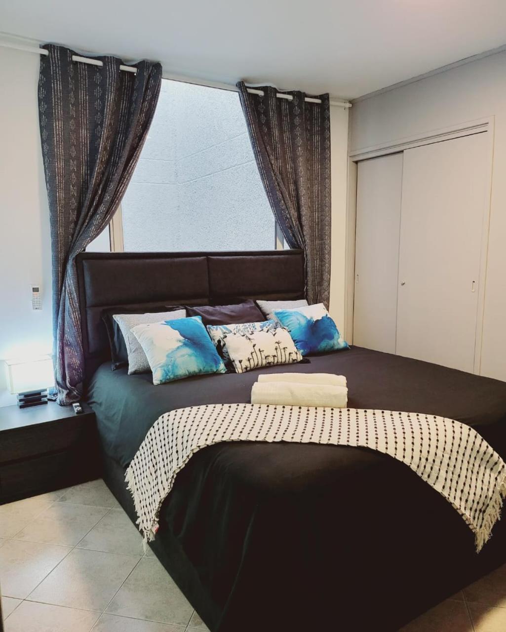 Apartamento Center Flats - In El Poblado Near Park Lleras, Medellin!