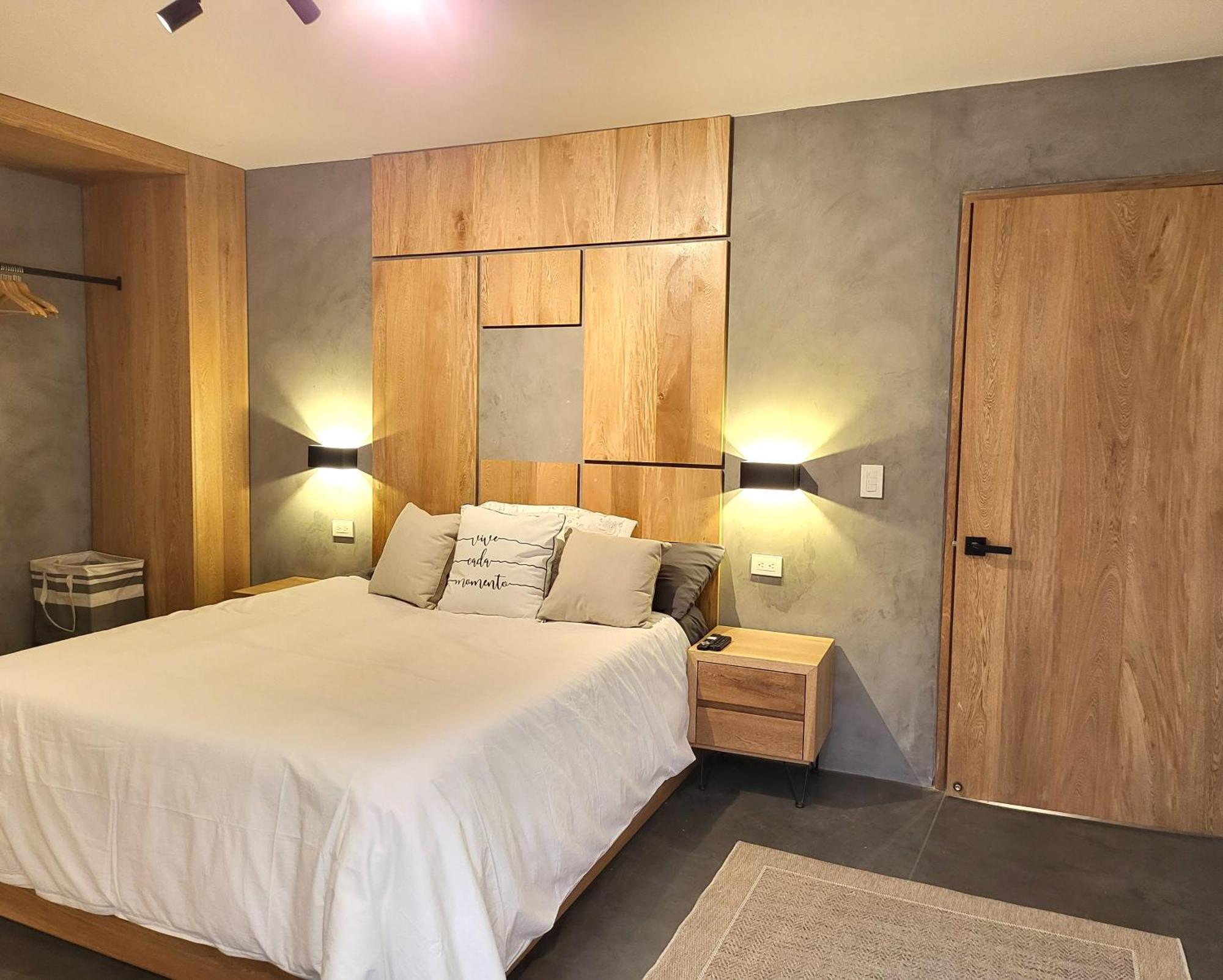 Apartamento Center Flats - In El Poblado Near Park Lleras, Medellin! *
