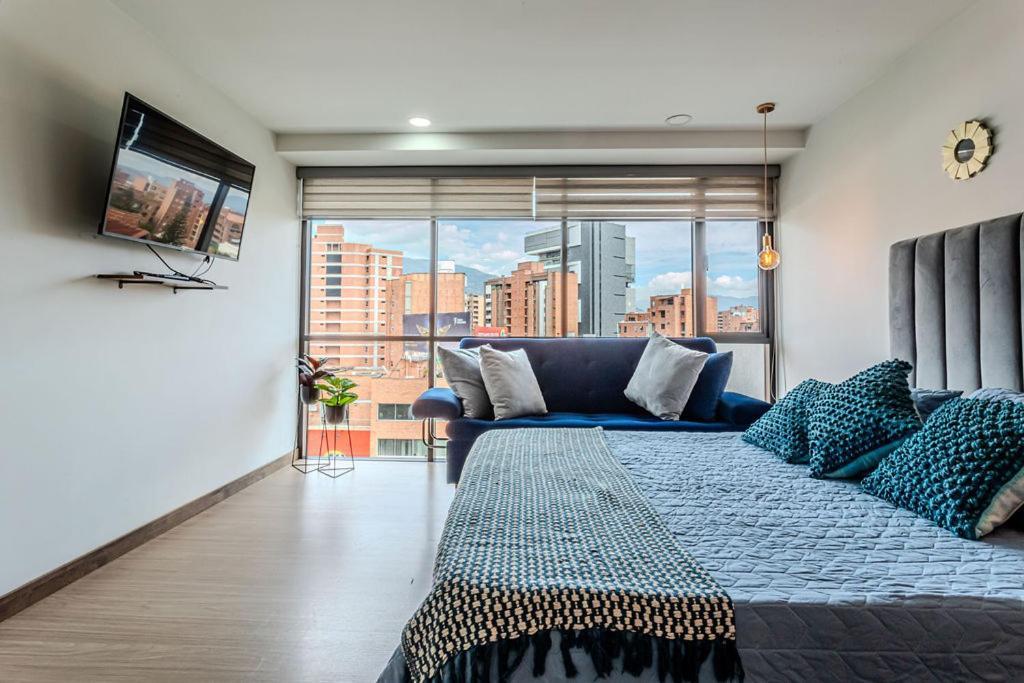 Remotecasa - Vibrant Cityscape In Laureles Medellín
