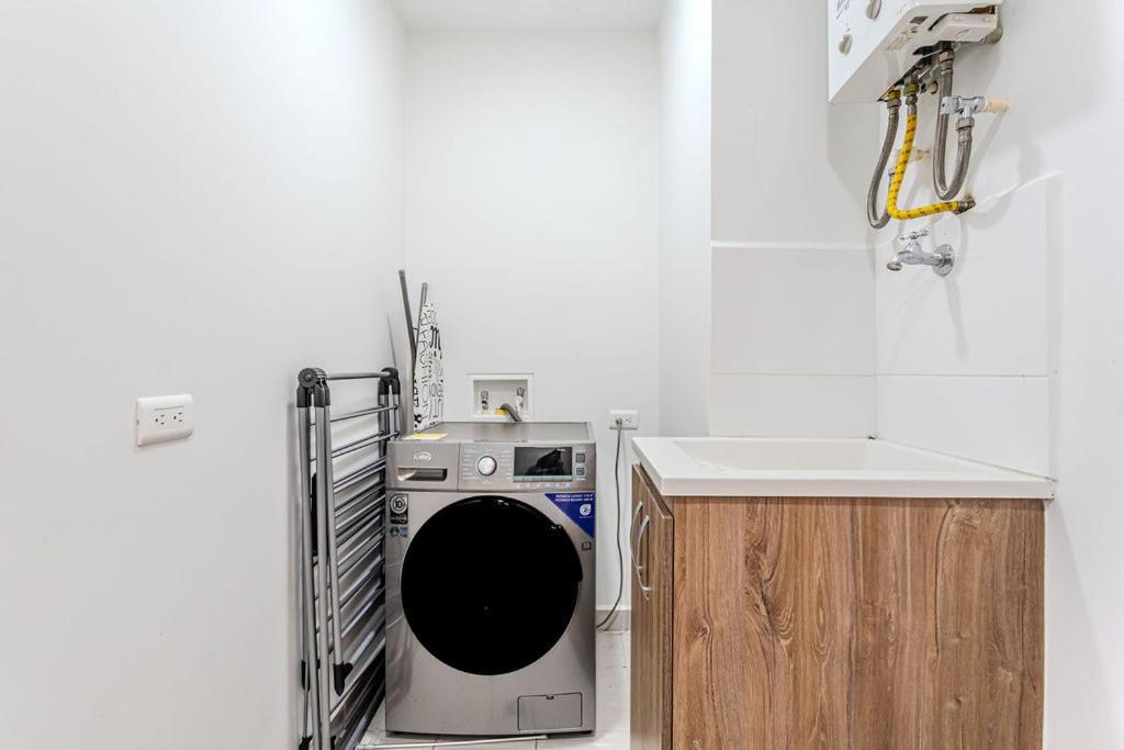 Apartamento Remotecasa - Vibrant Cityscape In Laureles Medellín
