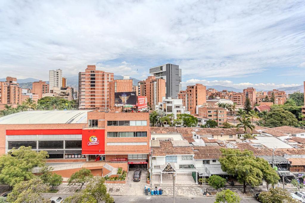 Remotecasa - Vibrant Cityscape In Laureles Medellín