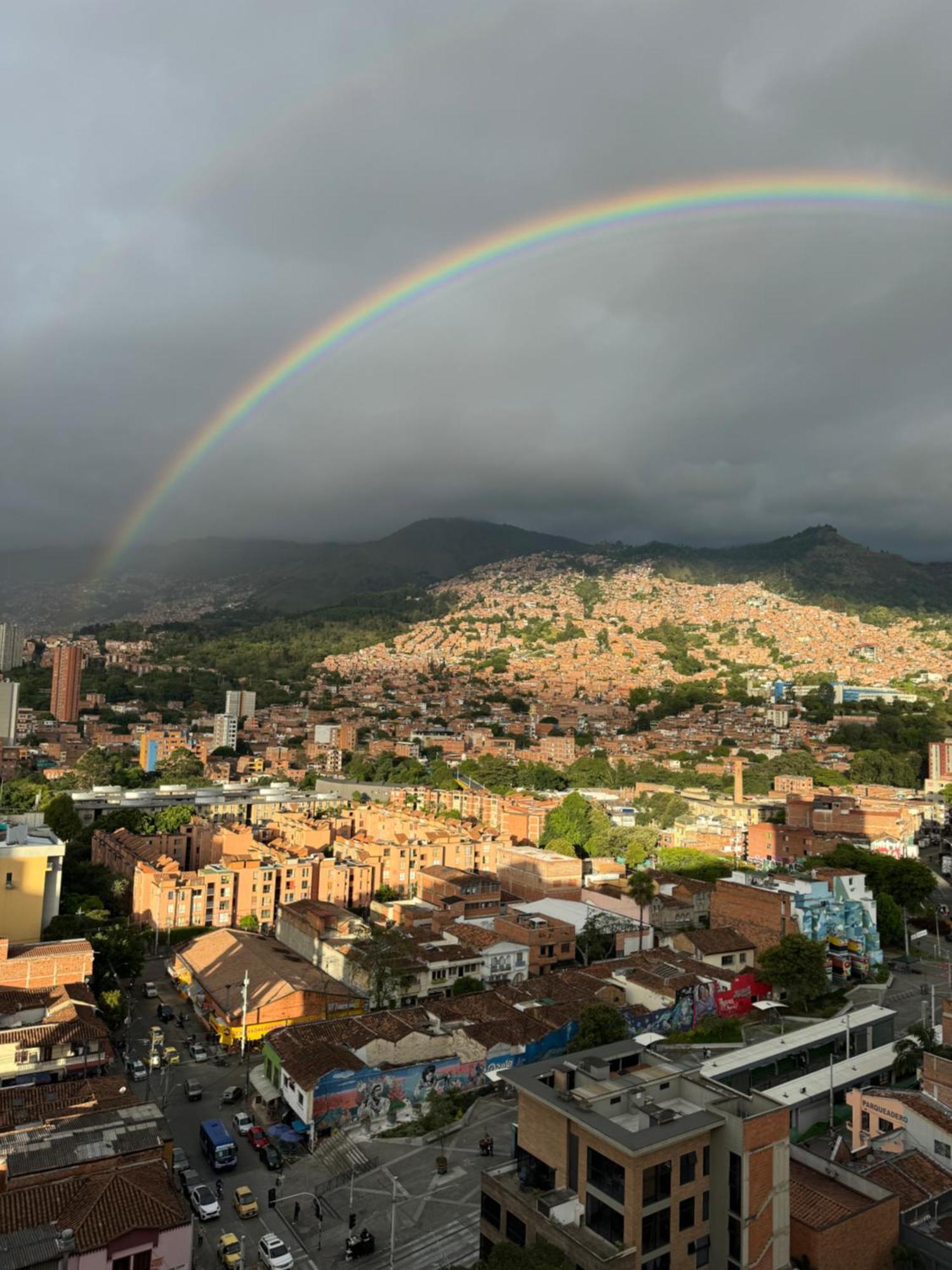 Loft Luminoso Y Moderno Con Excelentes Vistas Medellín