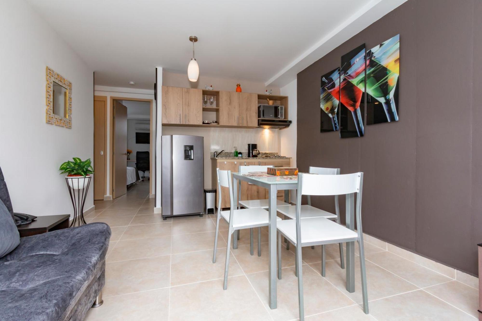 Apartamento En Zona Comercial *