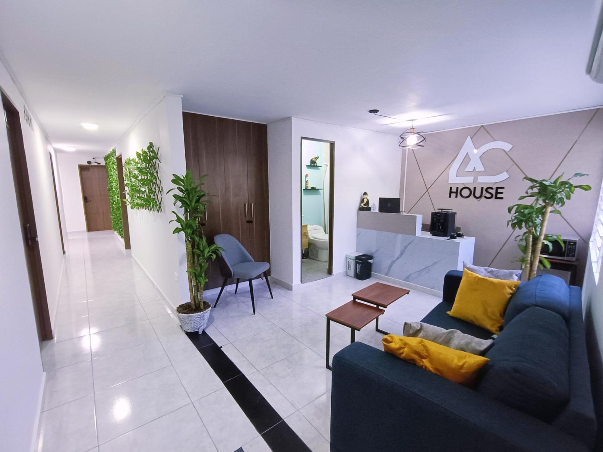 Pensión Ac - House Laureles - Self Cheking *
