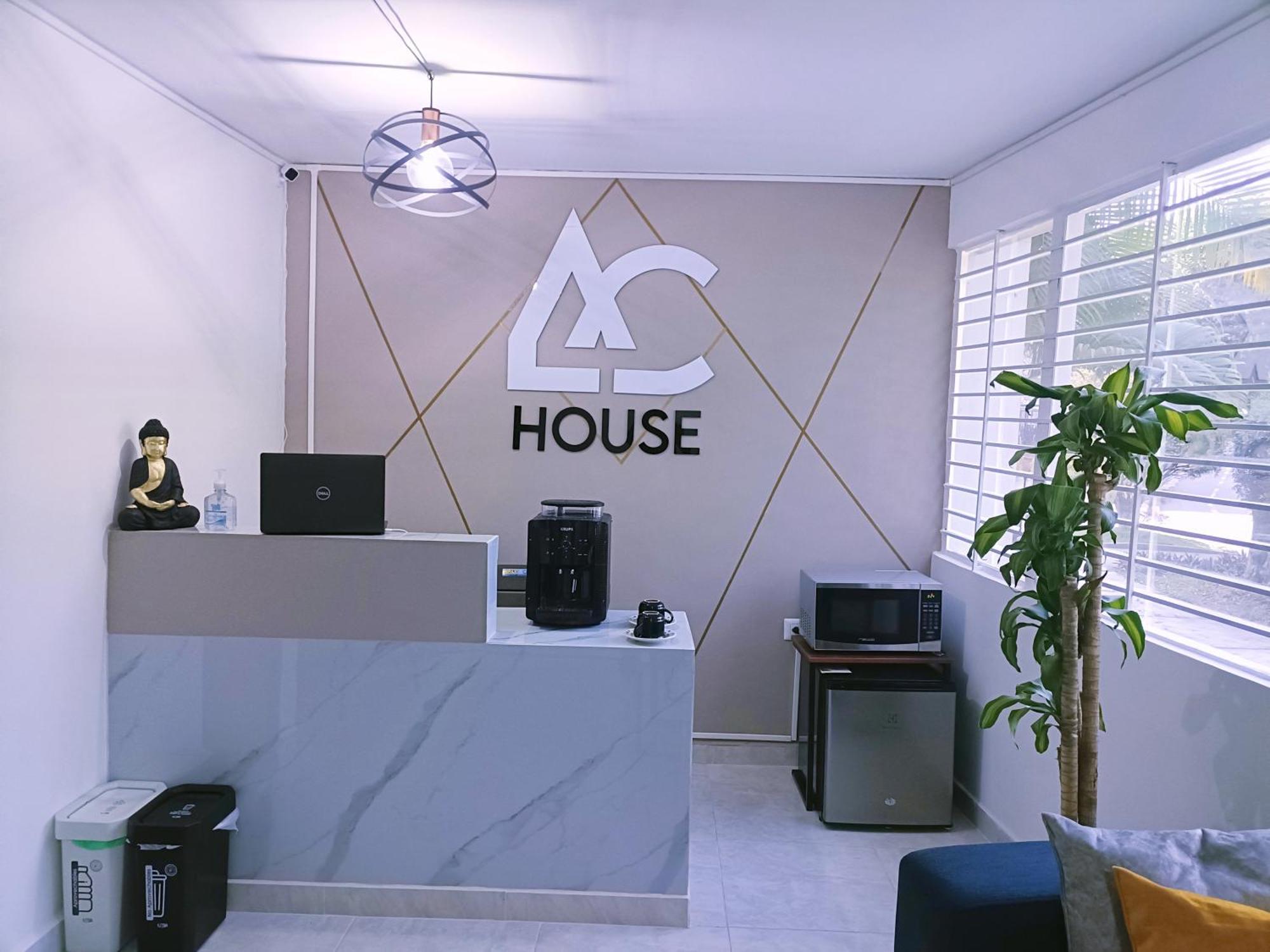 Ac - House Laureles - Self Cheking