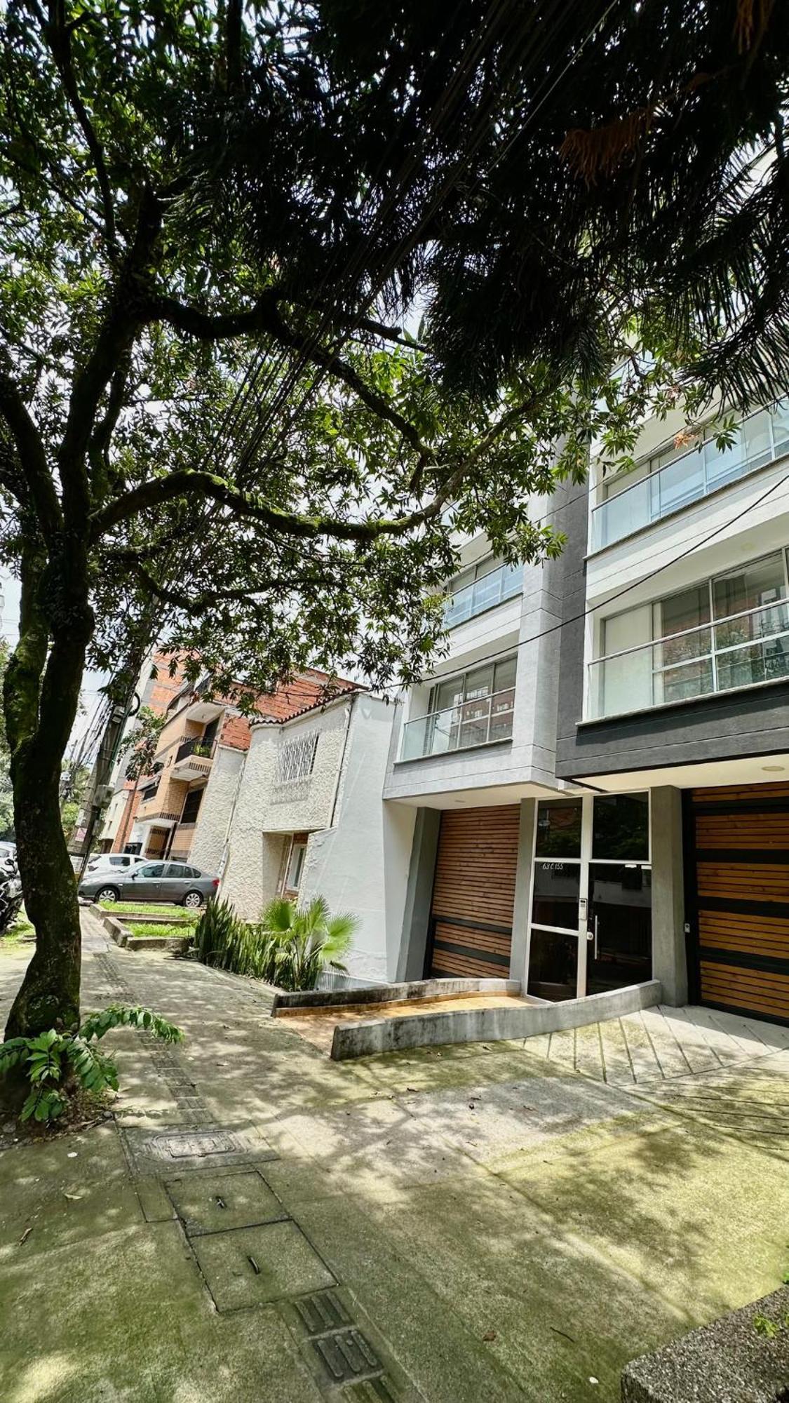 Apartahotel Moderno En Conquistadores, Excelente Ubicacion