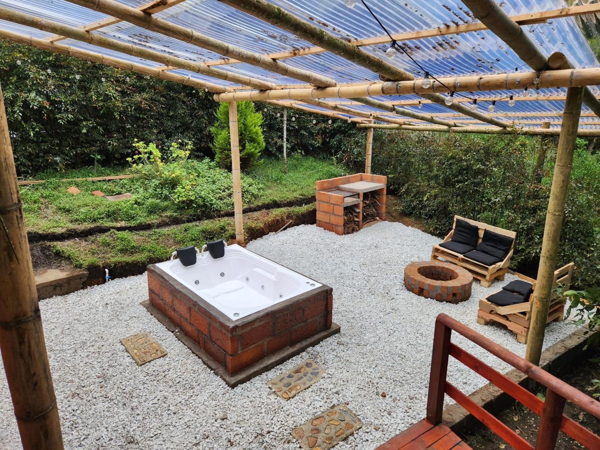 En La Naturaleza Con Jacuzzi - Santa Elena Camping