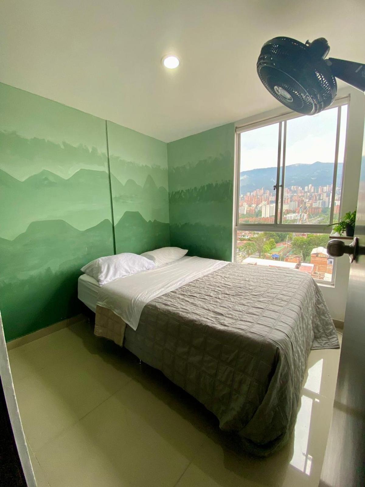 Apartamento 3 Habitaciones, Vista Al Poblado Medellín