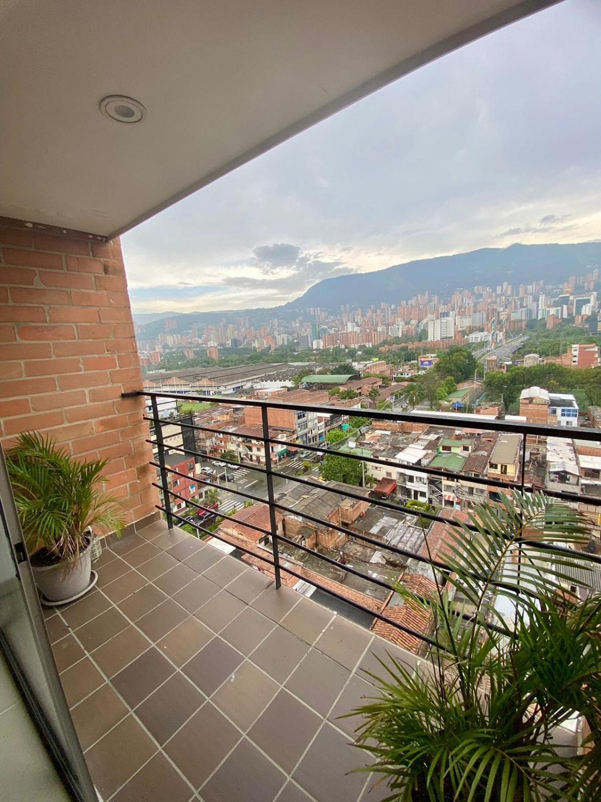 Apartamento 3 Habitaciones, Vista Al Poblado