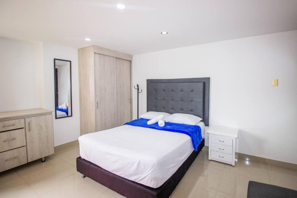 Close To The Santa Fe Mall In Poblado 207 Apartamento